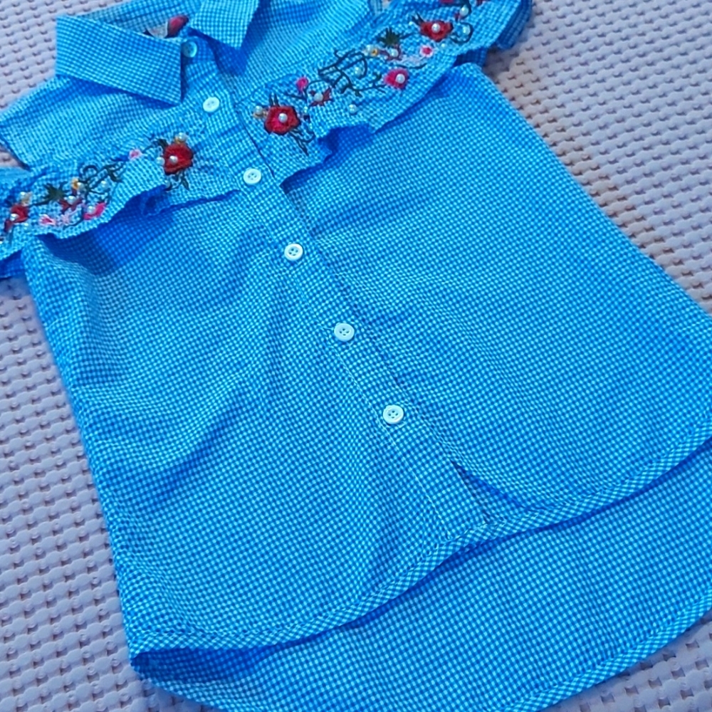 Girl's shirt - Picture 1 of 8